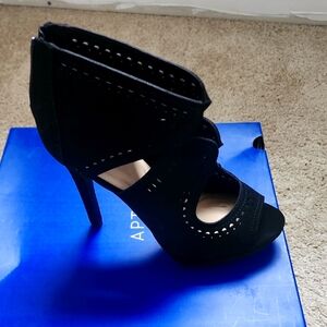 Apt. 9 Women's Black Peep-Toe Heels